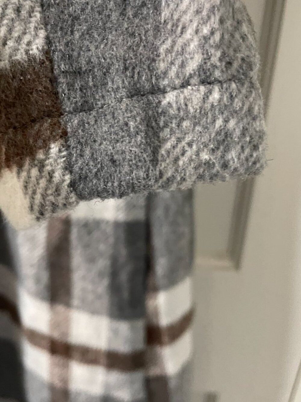Double Breasted Brown Plaid Coat Size Medium Pockets and kick pleat - Picture 4 of 8
